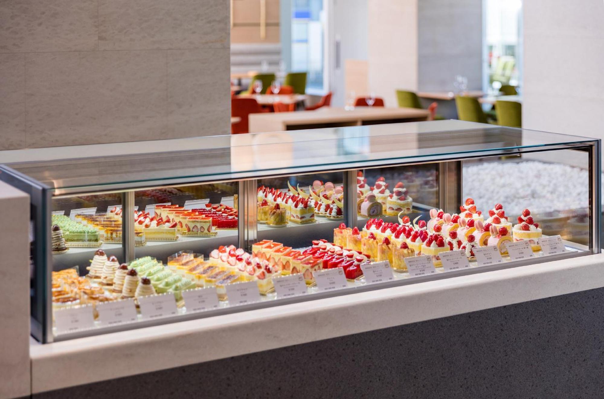 Hotel Associa Сидзуока Экстерьер фото A display case of gelato