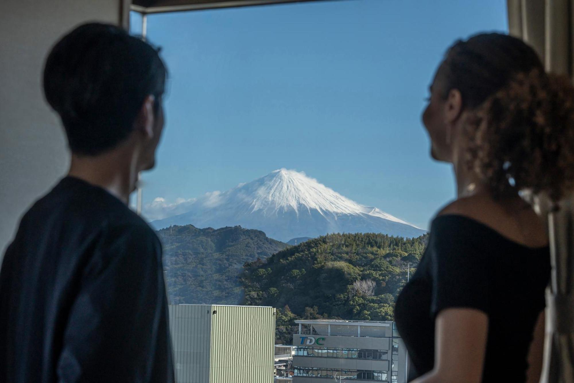 Hotel Associa Сидзуока Экстерьер фото View of Mount Fuji from the hotel