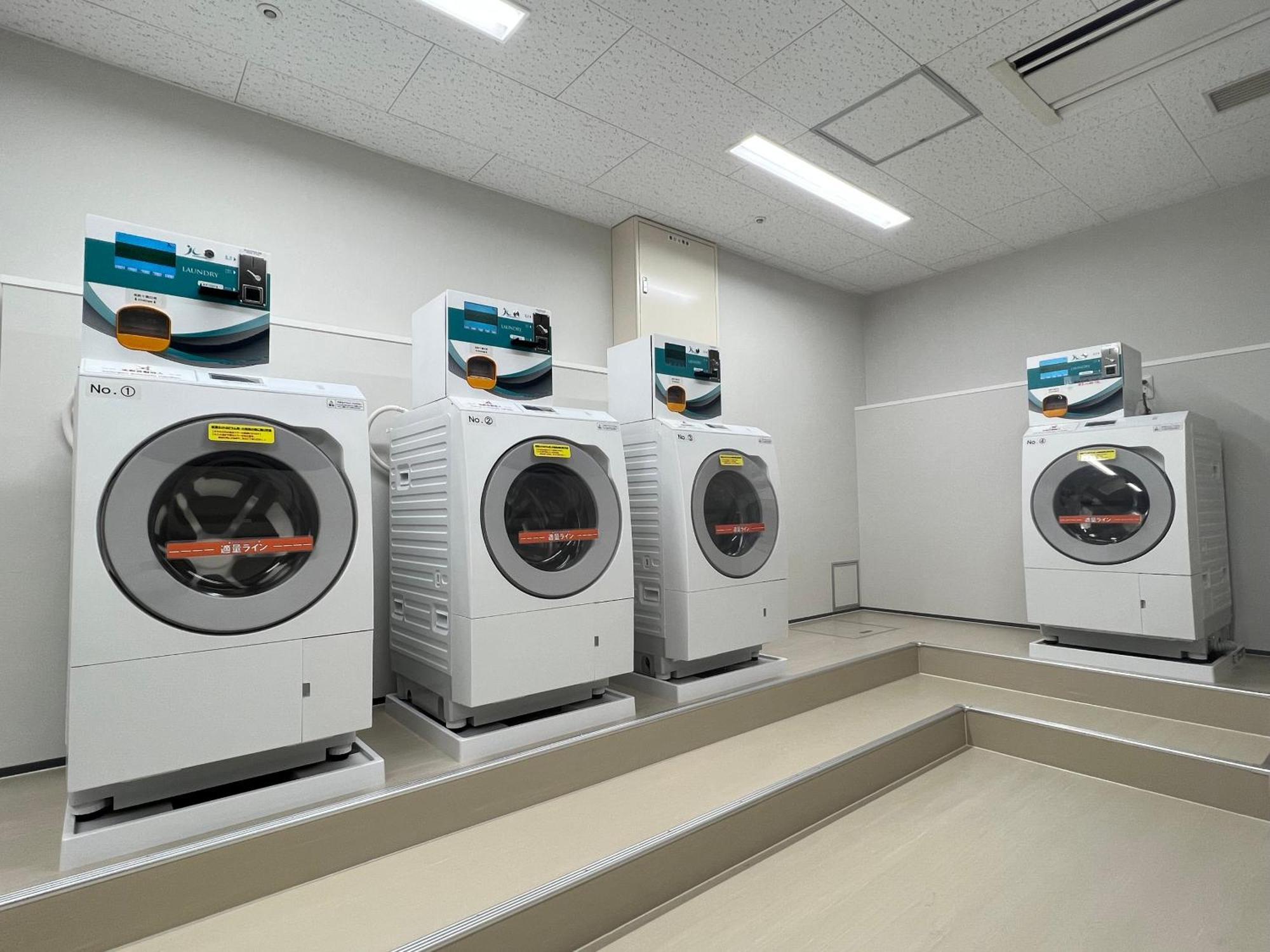 Hotel Associa Сидзуока Экстерьер фото Commercial laundry