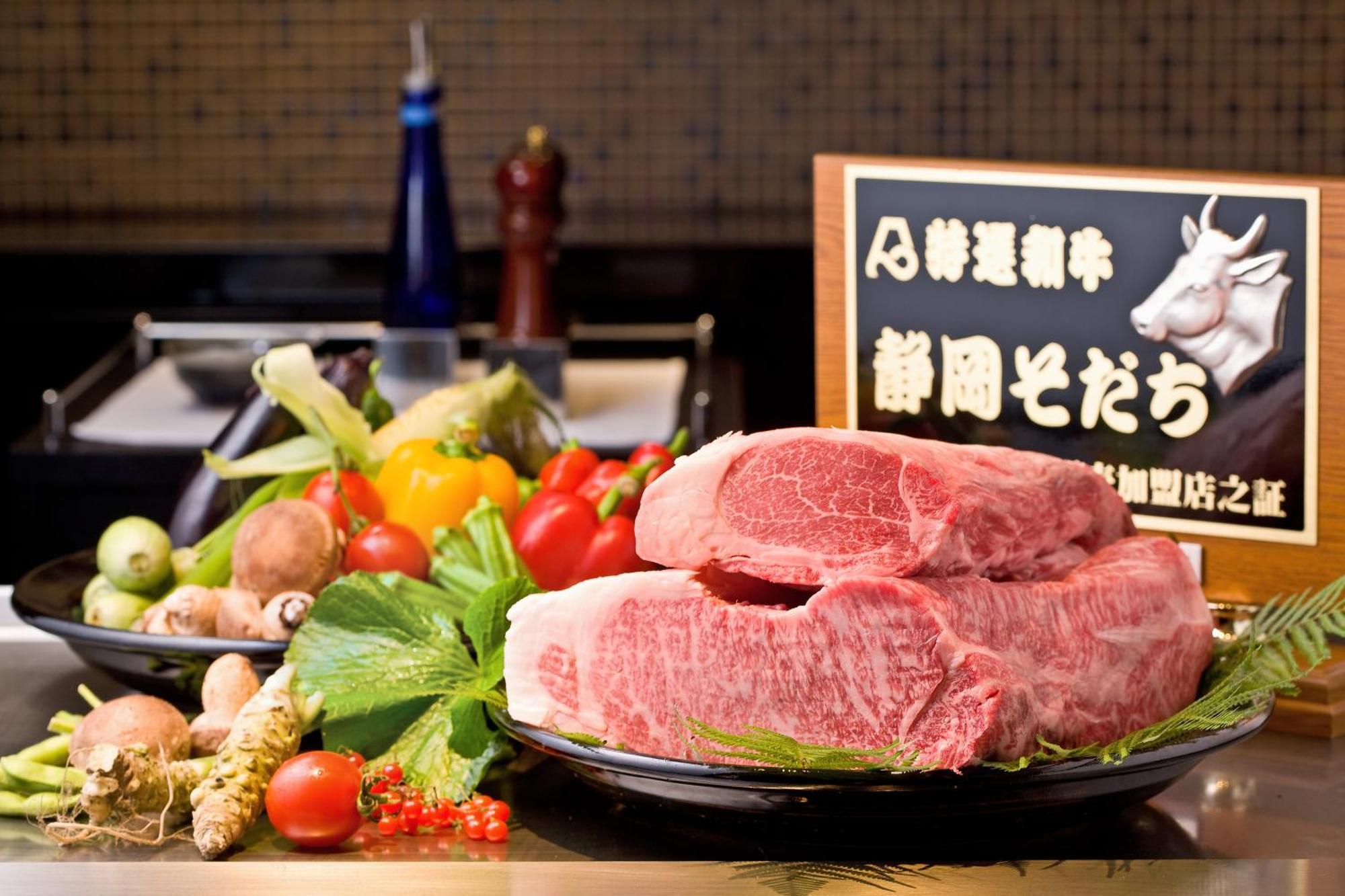 Hotel Associa Сидзуока Экстерьер фото A Japanese restaurant with a sign advertising the use of horse meat